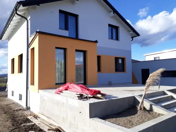 Einfamilienhaus mit neuer Fassade