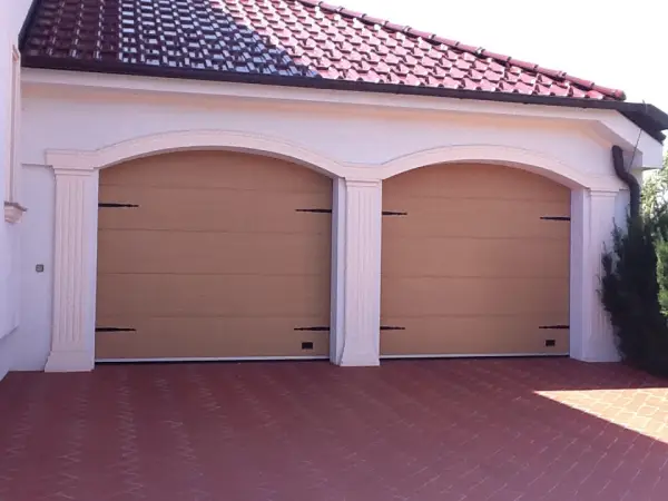Haus mit Garage und neuer Fassade