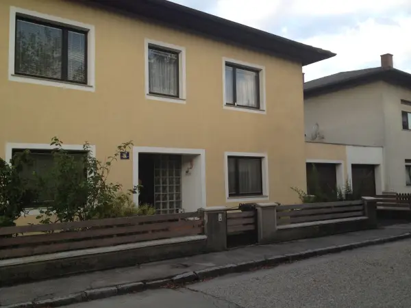 Einfamilienhaus mit heller Fassade